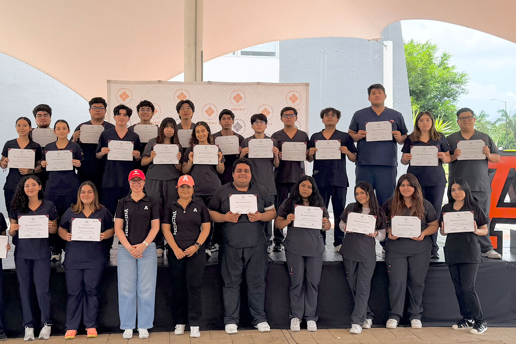 20 / 25 - 4.a Feria Binacional de la Salud: la Escuela de Medicina Impulsa la Promoción de la 20 / 25 - 4.a Feria Binacional de la Salud: la Escuela de Medicina Impulsa la Promoción de la