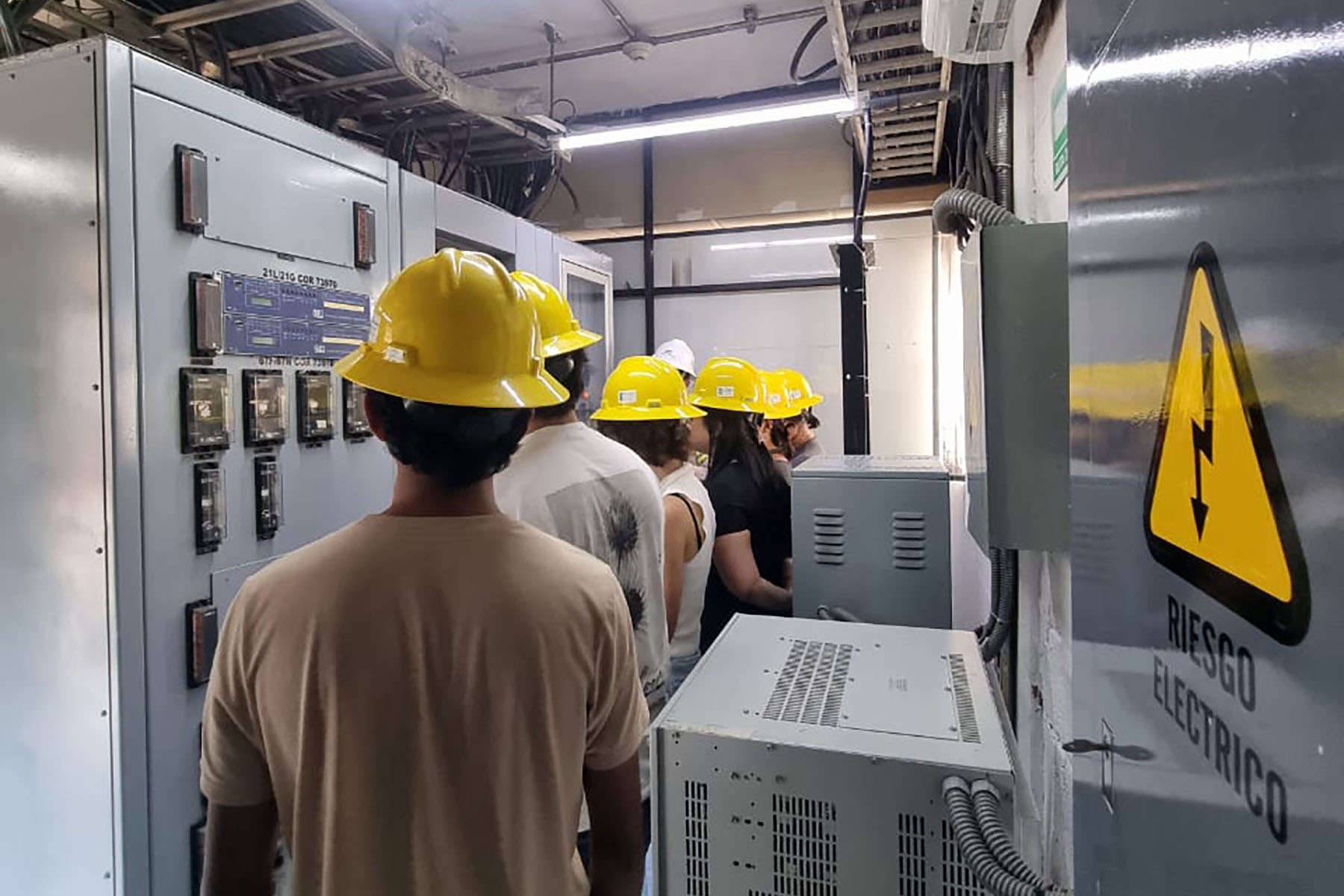 1 / 5 - Estudiantes de Arquitectura Realizan Visita Académica a la Subestación Eléctrica de CFE 1 / 5 - Estudiantes de Arquitectura Realizan Visita Académica a la Subestación Eléctrica de CFE
