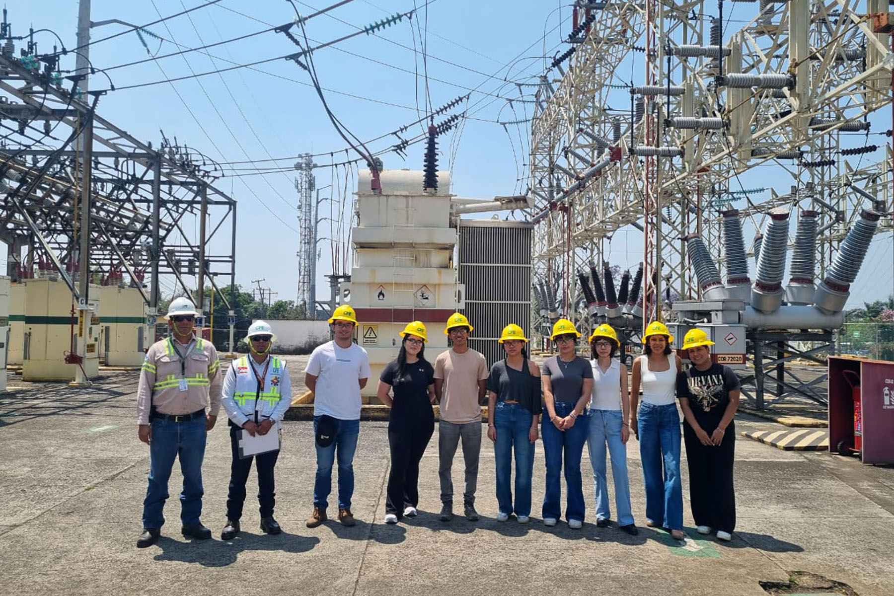 2 / 5 - Estudiantes de Arquitectura Realizan Visita Académica a la Subestación Eléctrica de CFE 2 / 5 - Estudiantes de Arquitectura Realizan Visita Académica a la Subestación Eléctrica de CFE