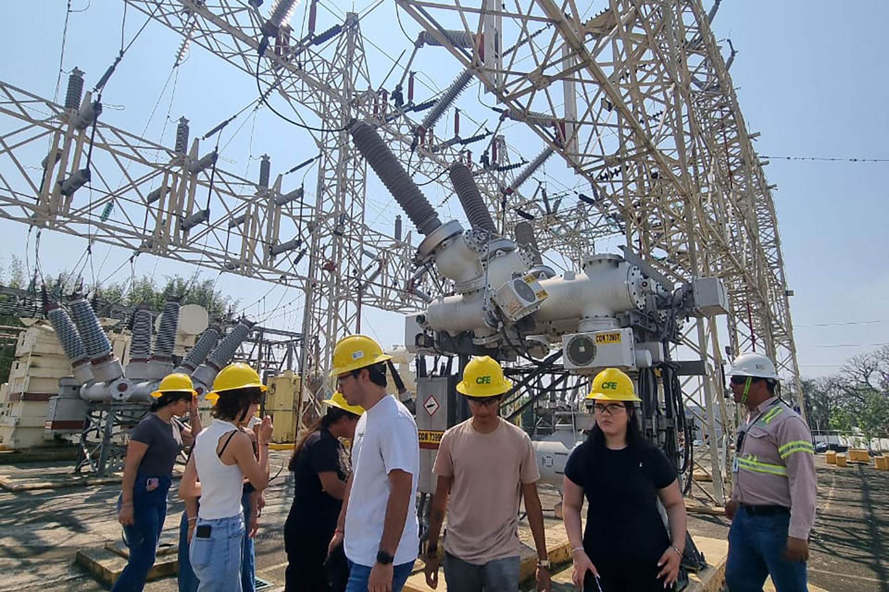 3 / 5 - Estudiantes de Arquitectura Realizan Visita Académica a la Subestación Eléctrica de CFE 3 / 5 - Estudiantes de Arquitectura Realizan Visita Académica a la Subestación Eléctrica de CFE