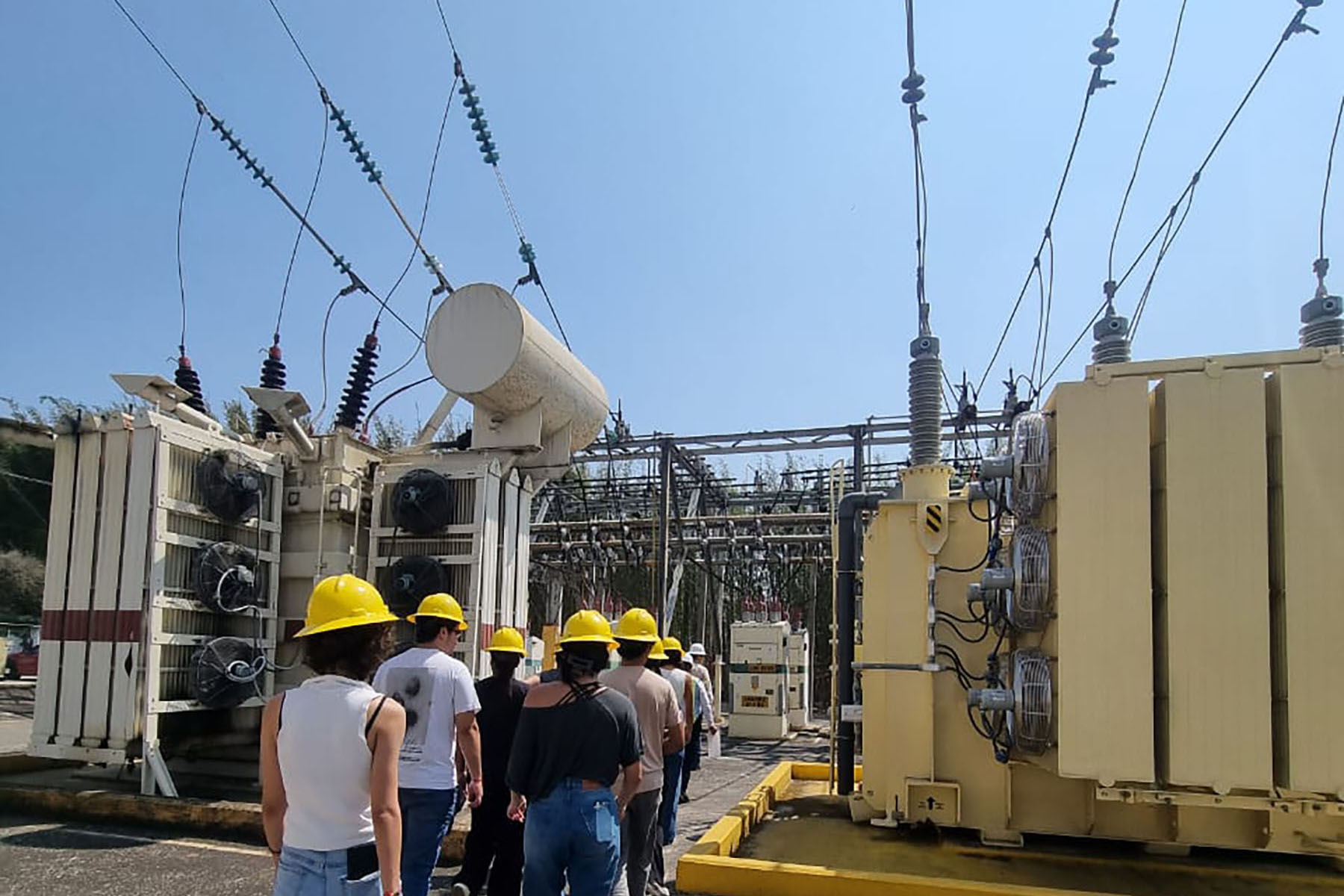4 / 5 - Estudiantes de Arquitectura Realizan Visita Académica a la Subestación Eléctrica de CFE 4 / 5 - Estudiantes de Arquitectura Realizan Visita Académica a la Subestación Eléctrica de CFE