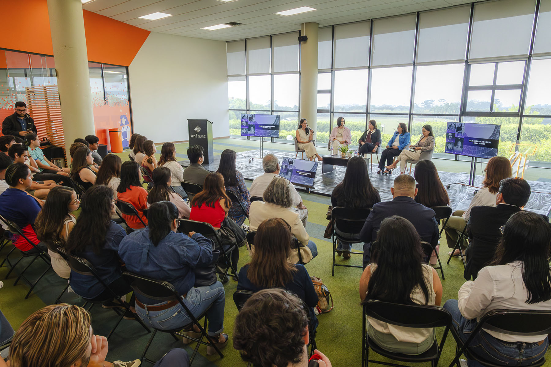 1 / 20 - Arquitectas que Inspiran: Conmemoración del Día Internacional de la Mujer 1 / 20 - Arquitectas que Inspiran: Conmemoración del Día Internacional de la Mujer