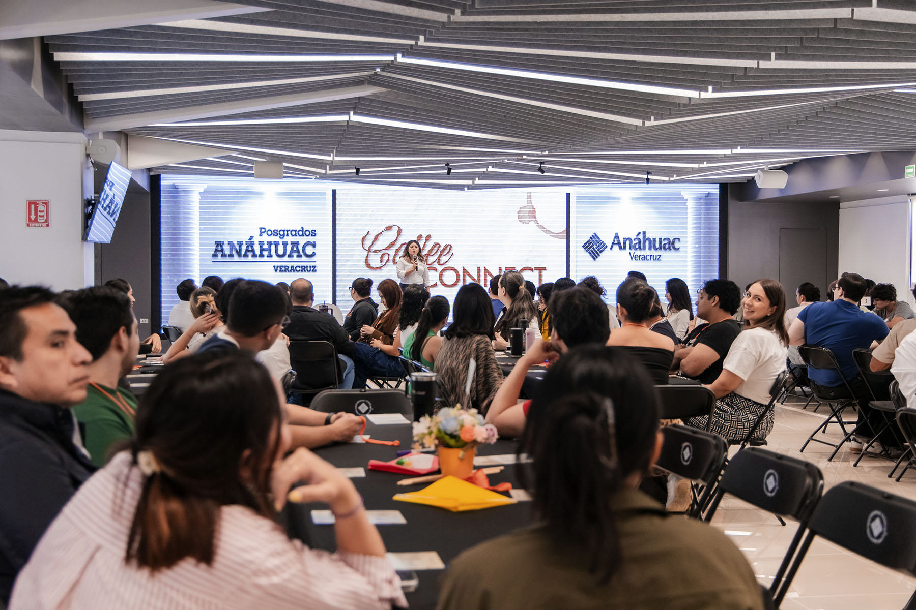 1 / 25 - Coffee Connect Promueve la Integración y el Trabajo Colaborativo entre Estudiantes 1 / 25 - Coffee Connect Promueve la Integración y el Trabajo Colaborativo entre Estudiantes