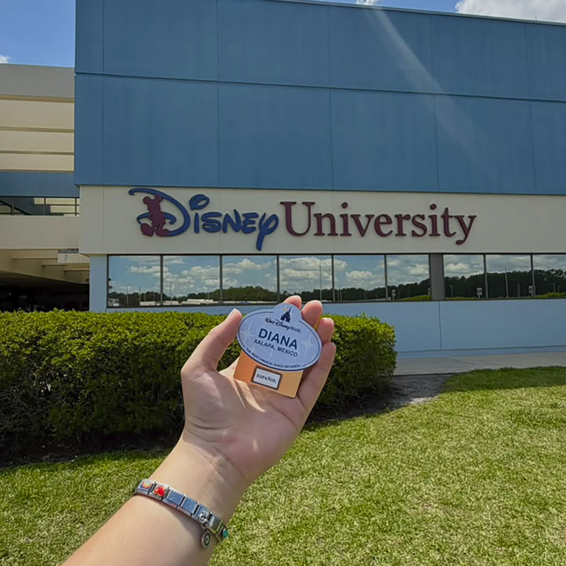 1 / 10 - Disney International College Program 2026 1 / 10 - Disney International College Program 2026