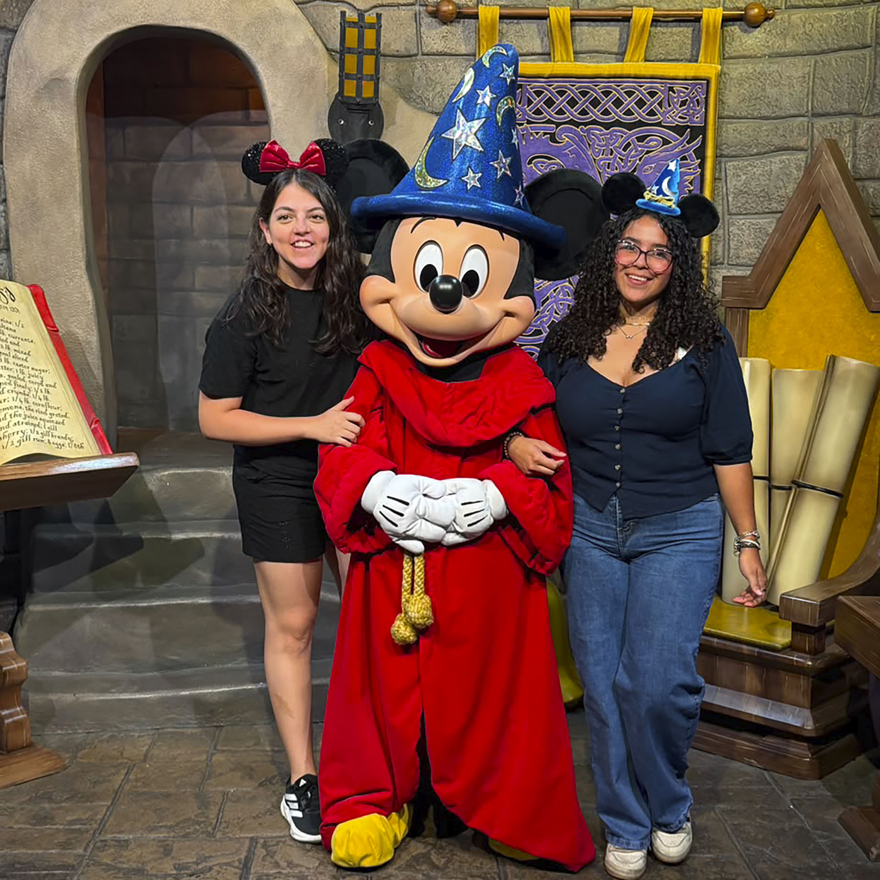 4 / 10 - Disney International College Program 2026 4 / 10 - Disney International College Program 2026