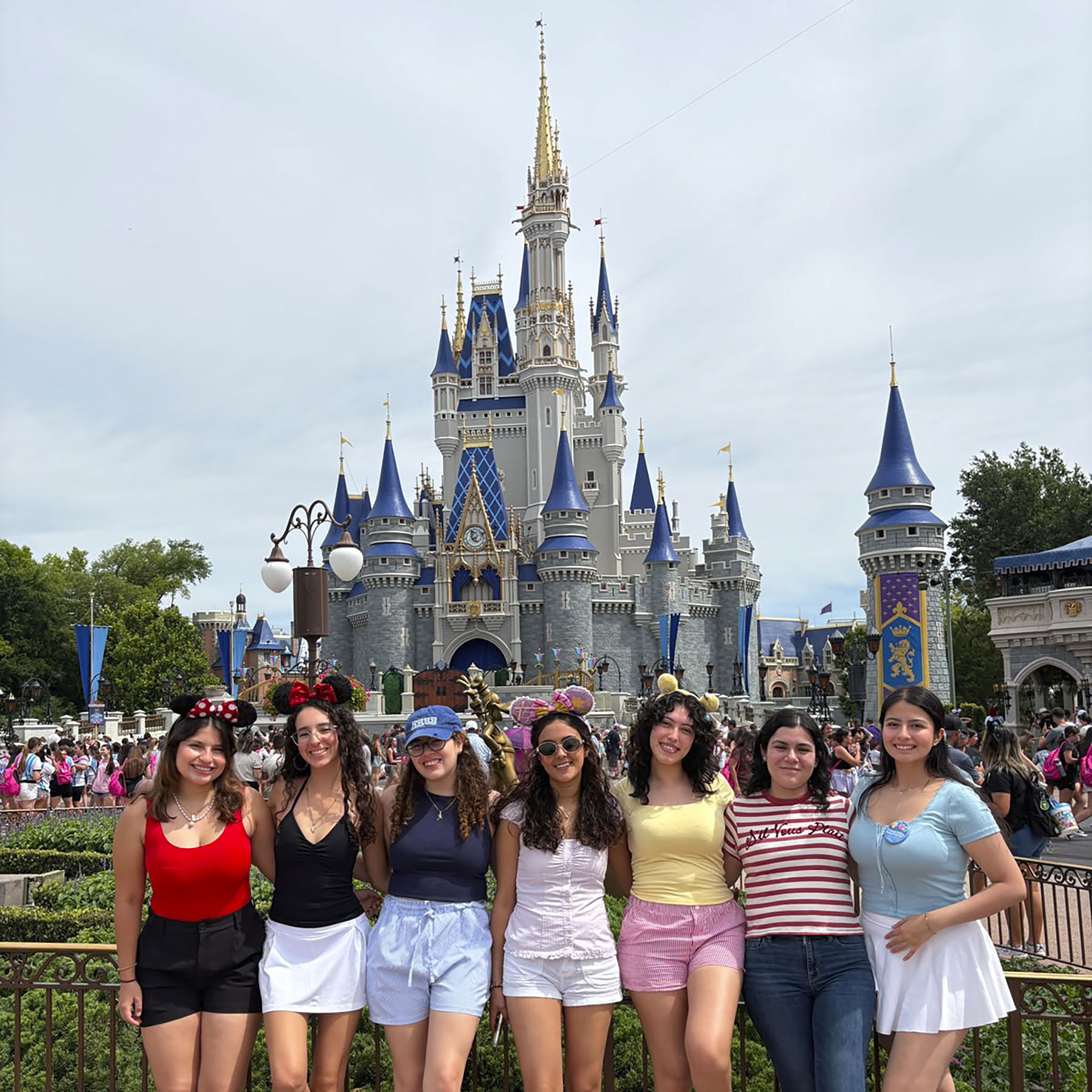5 / 10 - Disney International College Program 2026 5 / 10 - Disney International College Program 2026