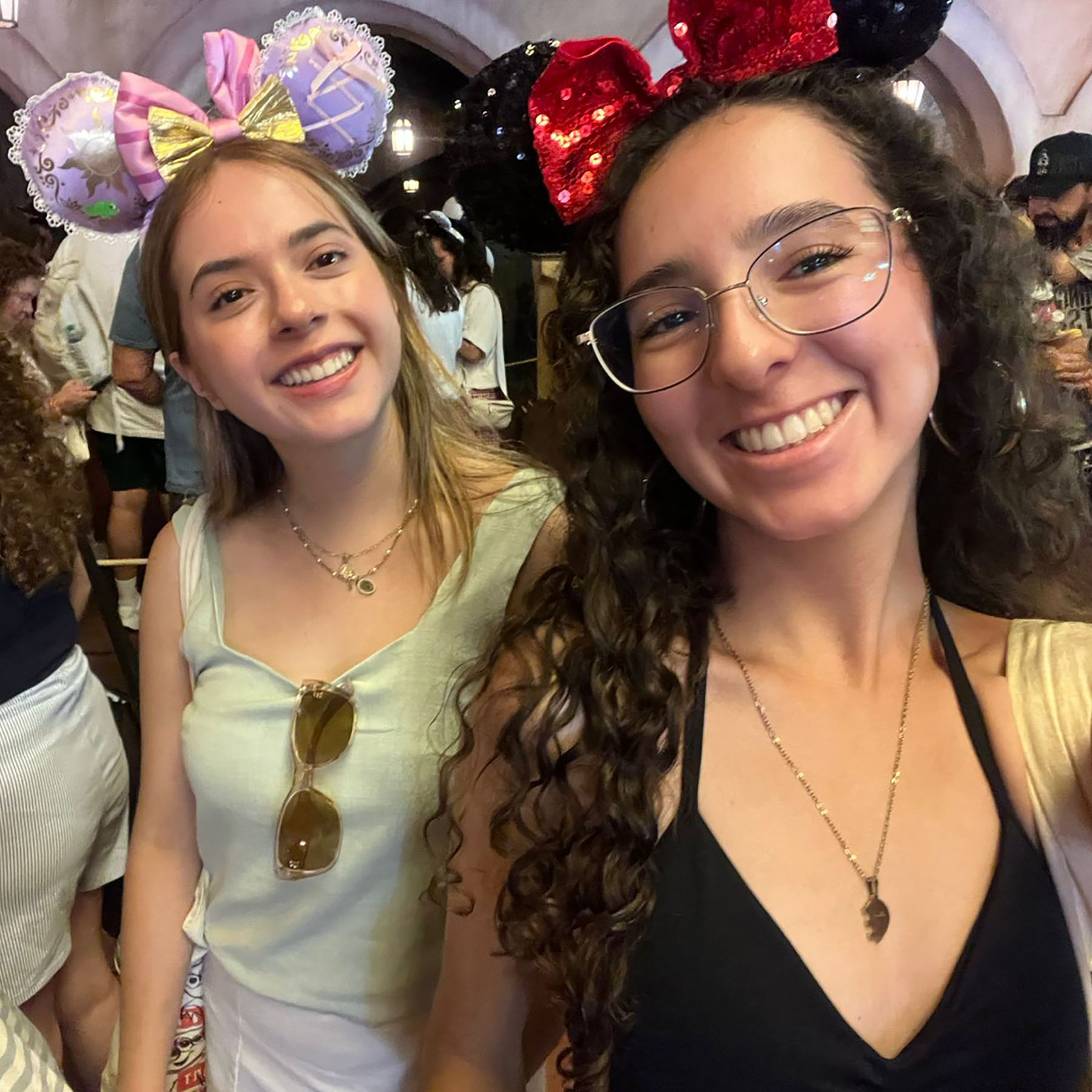 8 / 10 - Disney International College Program 2026 8 / 10 - Disney International College Program 2026
