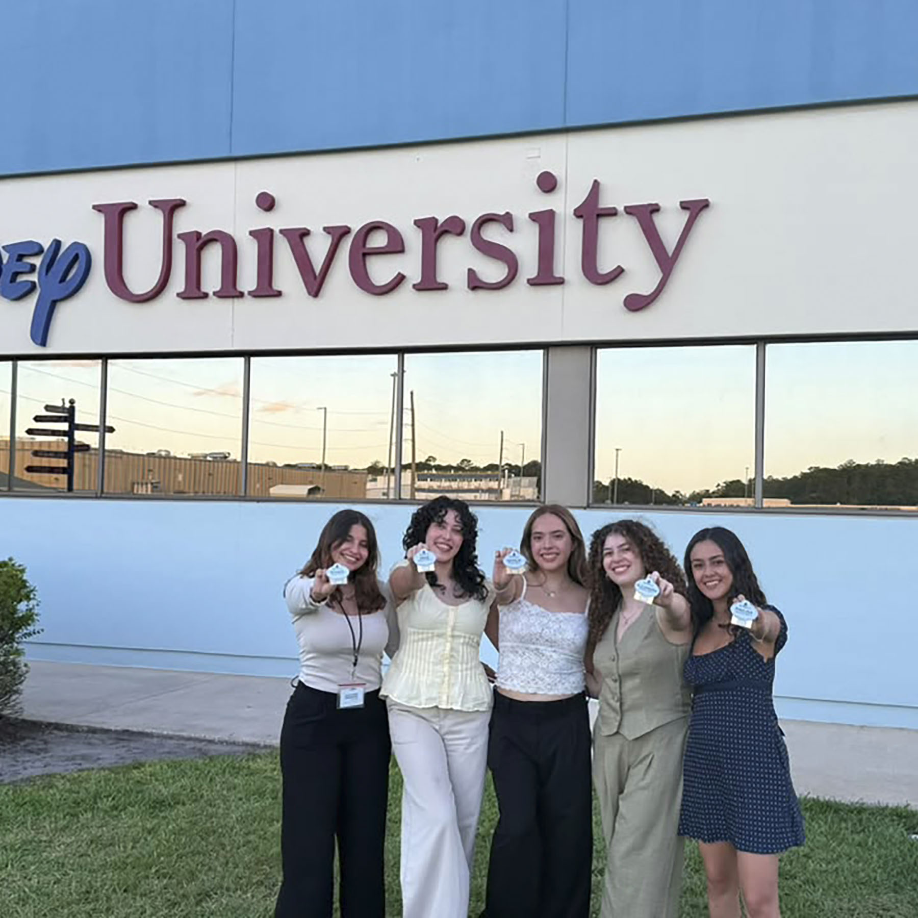 9 / 10 - Disney International College Program 2026 9 / 10 - Disney International College Program 2026