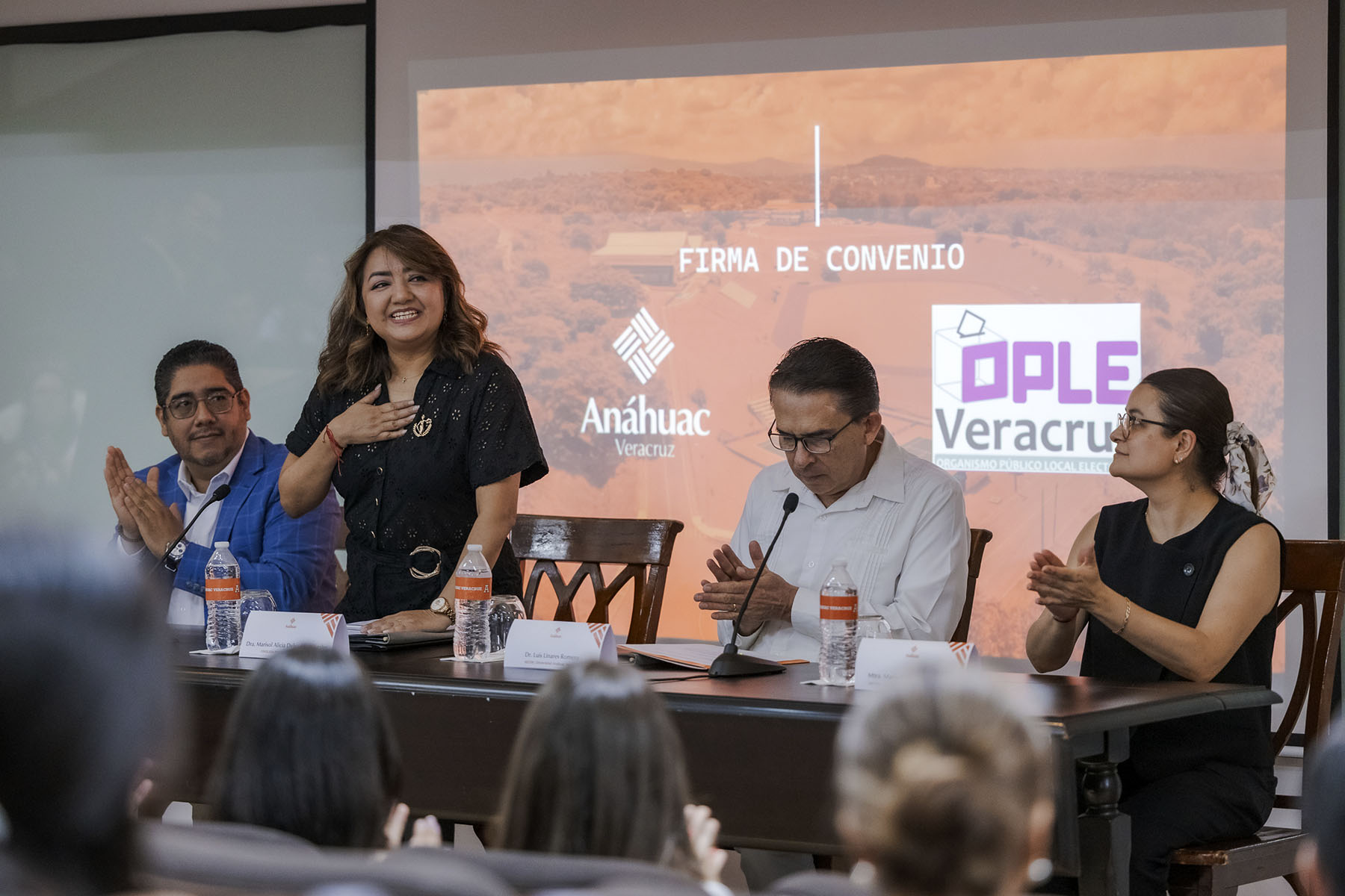 2 / 15 - Firma de Convenio con el Organismo Público Local Electoral (OPLE) de Veracruz 2 / 15 - Firma de Convenio con el Organismo Público Local Electoral (OPLE) de Veracruz