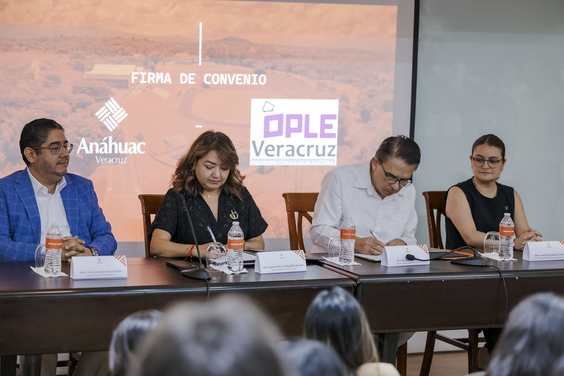 7 / 15 - Firma de Convenio con el Organismo Público Local Electoral (OPLE) de Veracruz 7 / 15 - Firma de Convenio con el Organismo Público Local Electoral (OPLE) de Veracruz