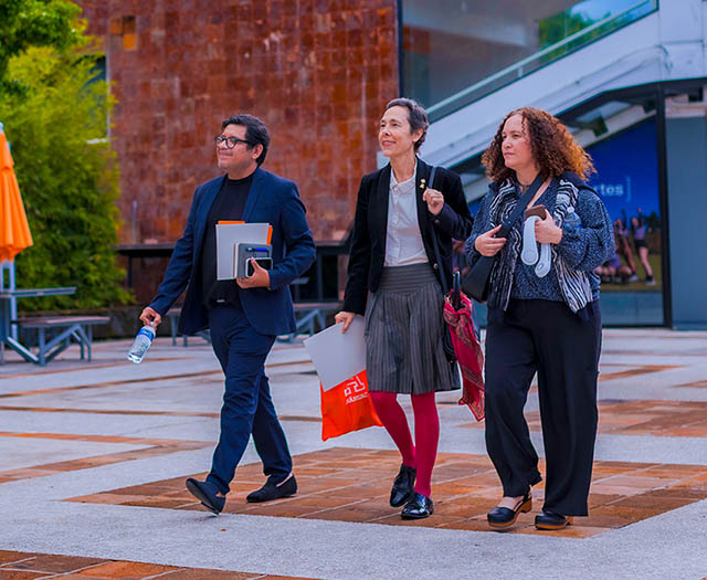 La Dra. Garone Realiza Donación de su Legado Bibliográfico
