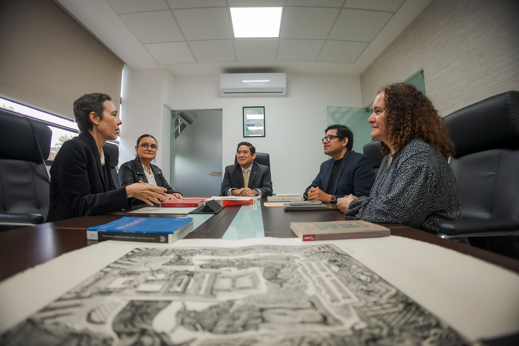 1 / 6 - La Dra. Garone Realiza Donación de su Legado Bibliográfico 1 / 6 - La Dra. Garone Realiza Donación de su Legado Bibliográfico