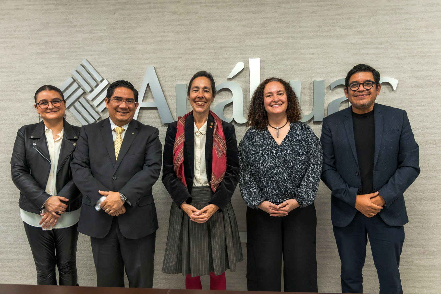 2 / 6 - La Dra. Garone Realiza Donación de su Legado Bibliográfico 2 / 6 - La Dra. Garone Realiza Donación de su Legado Bibliográfico