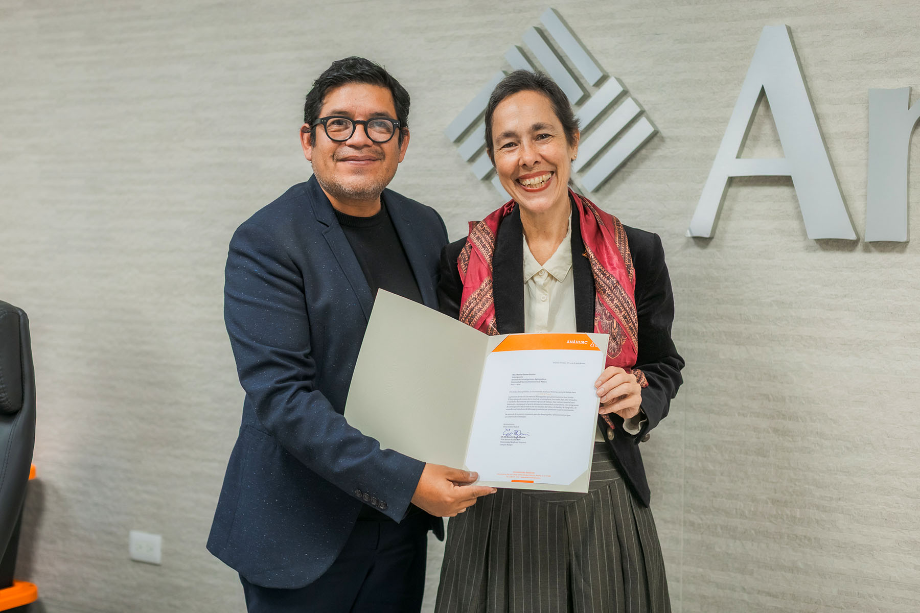4 / 6 - La Dra. Garone Realiza Donación de su Legado Bibliográfico 4 / 6 - La Dra. Garone Realiza Donación de su Legado Bibliográfico