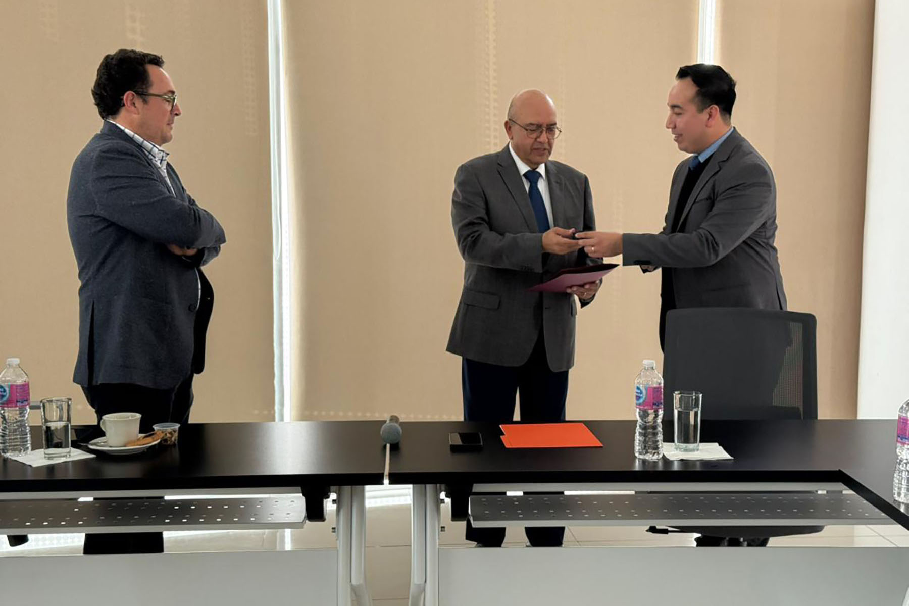 2 / 3 - Integración del C.P. Francisco Javier al Consejo Consultivo Académico de Finanzas 2 / 3 - Integración del C.P. Francisco Javier al Consejo Consultivo Académico de Finanzas