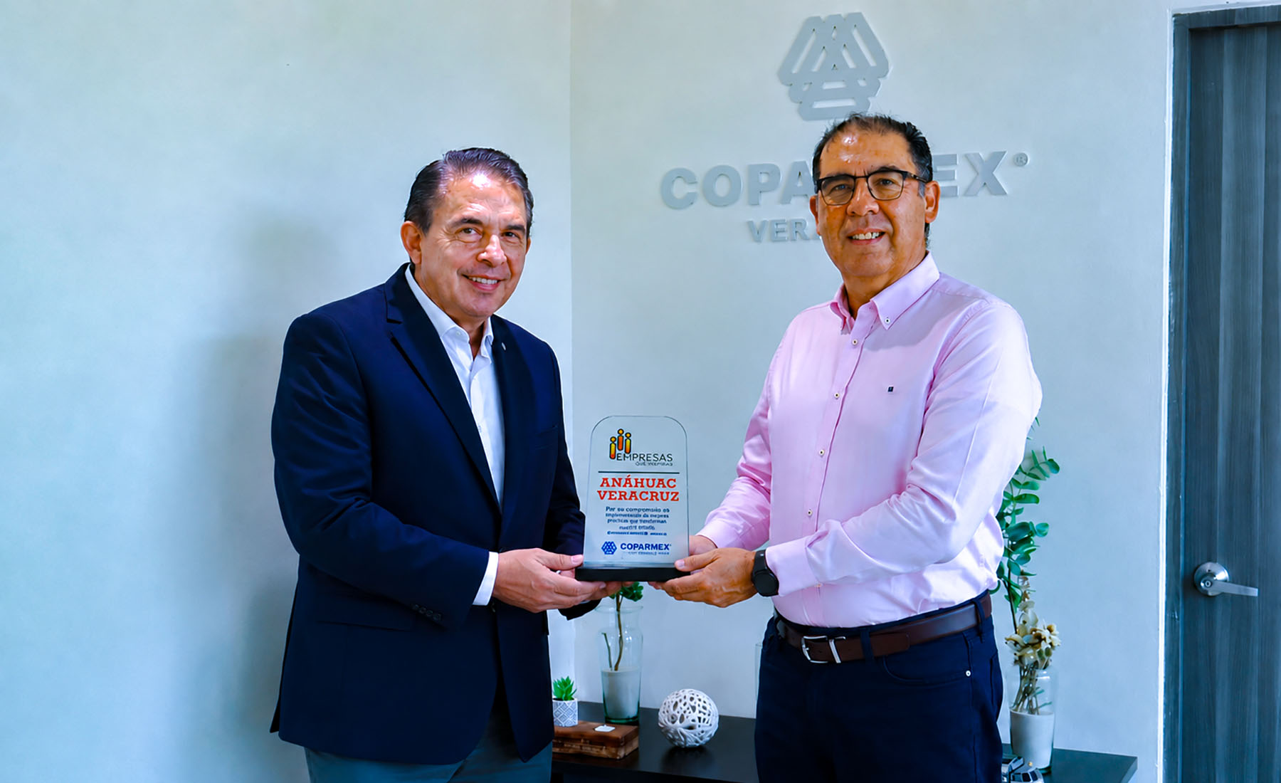1 / 2 - Anáhuac Veracruz Recibe el Reconocimiento Empresas que Inspiran de Coparmex Veracruz 1 / 2 - Anáhuac Veracruz Recibe el Reconocimiento Empresas que Inspiran de Coparmex Veracruz