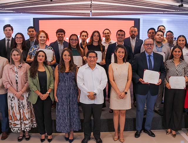 Una Nueva Generación Concluye con Éxito sus Diplomados de Educación Continua