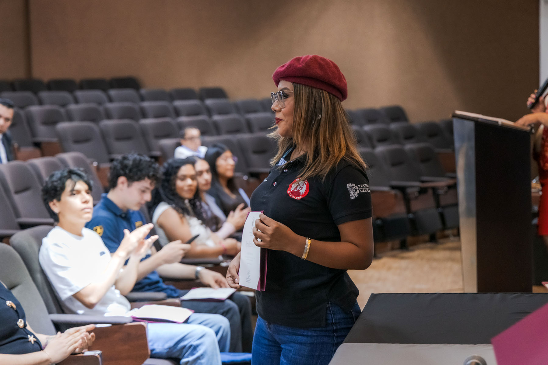 1 / 16 - Reconocimiento al Compromiso de Estudiantes Visitantes del Programa Delfín 2026 1 / 16 - Reconocimiento al Compromiso de Estudiantes Visitantes del Programa Delfín 2026