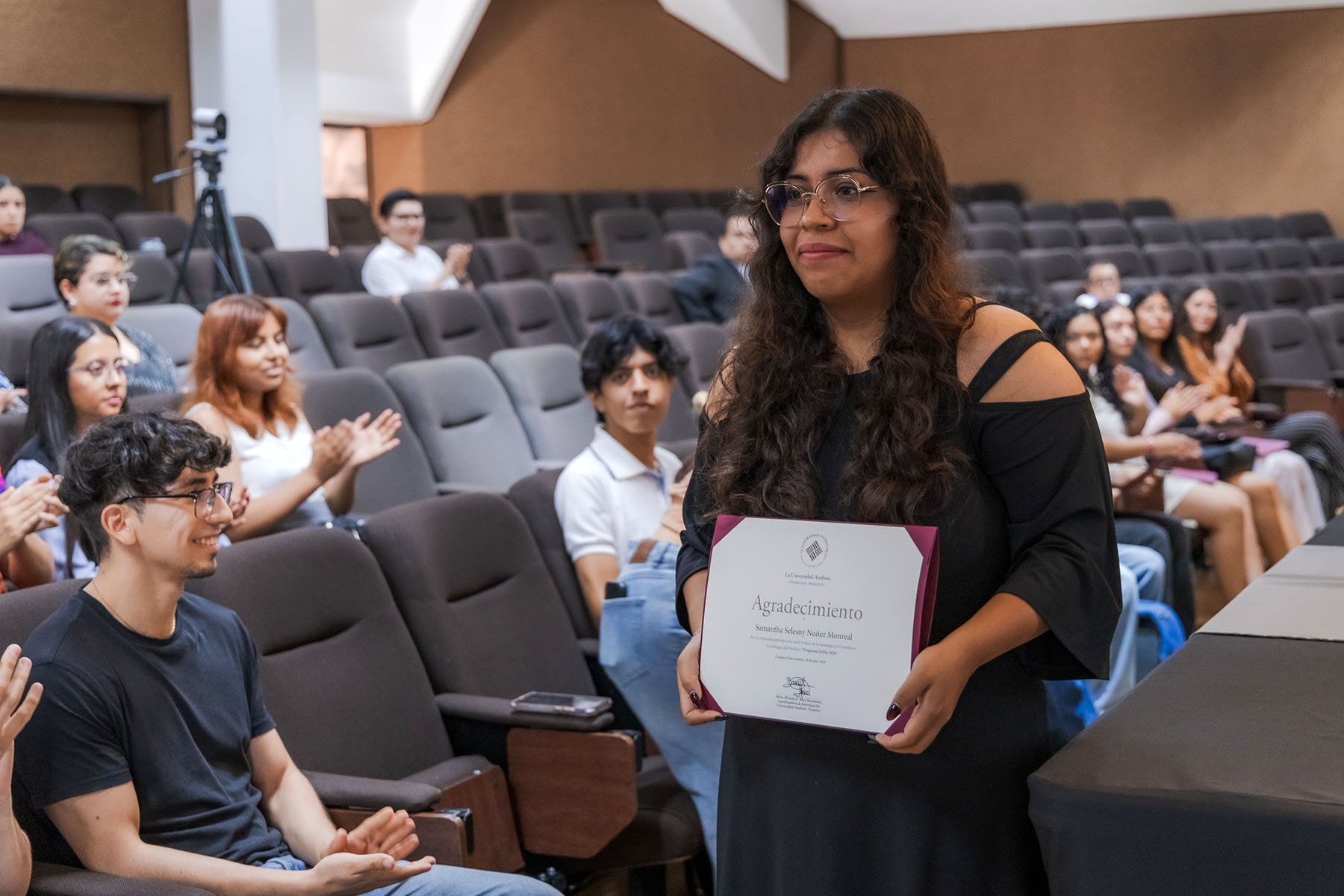 4 / 16 - Reconocimiento al Compromiso de Estudiantes Visitantes del Programa Delfín 2026 4 / 16 - Reconocimiento al Compromiso de Estudiantes Visitantes del Programa Delfín 2026