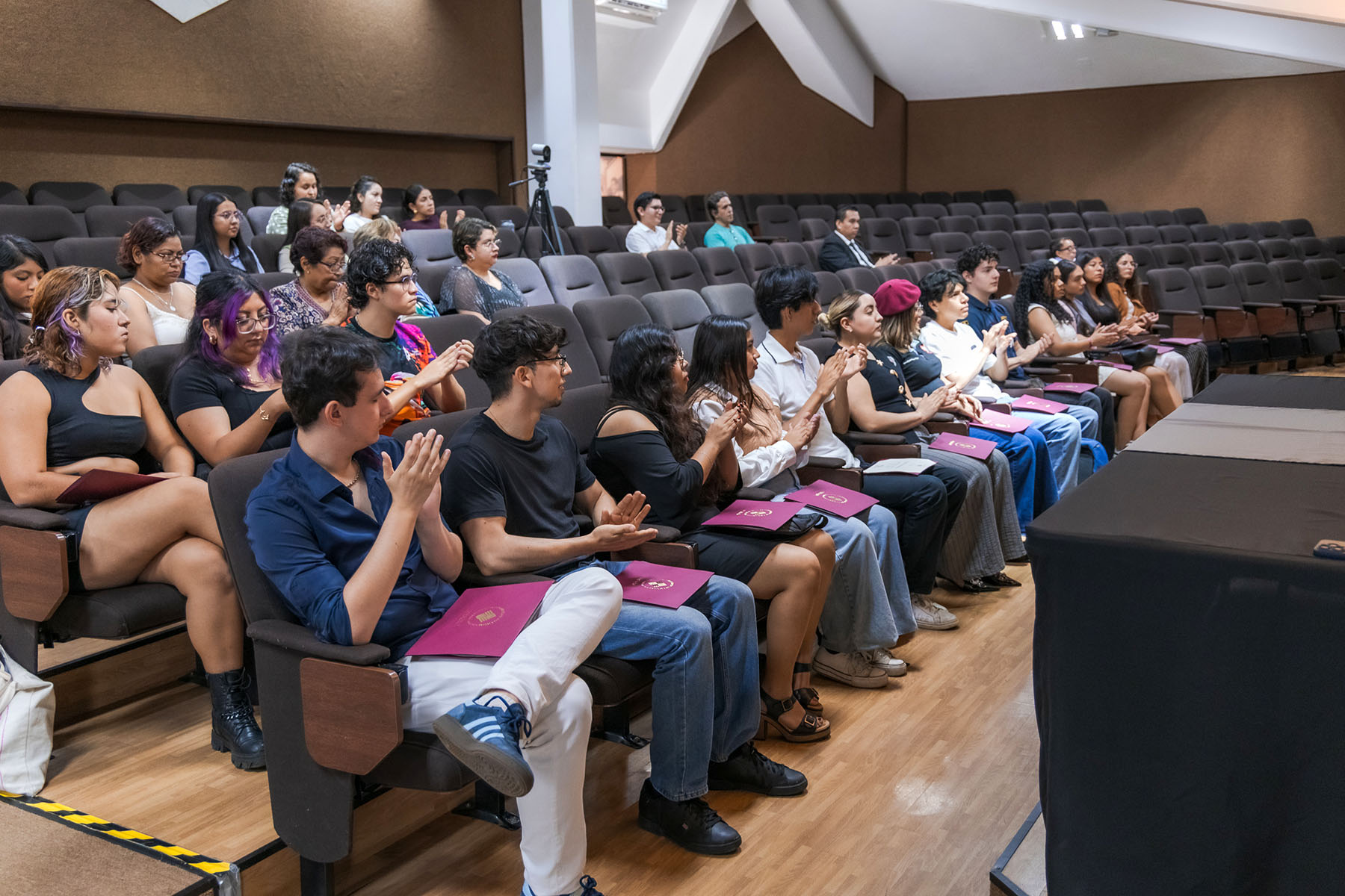 14 / 16 - Reconocimiento al Compromiso de Estudiantes Visitantes del Programa Delfín 2026 14 / 16 - Reconocimiento al Compromiso de Estudiantes Visitantes del Programa Delfín 2026