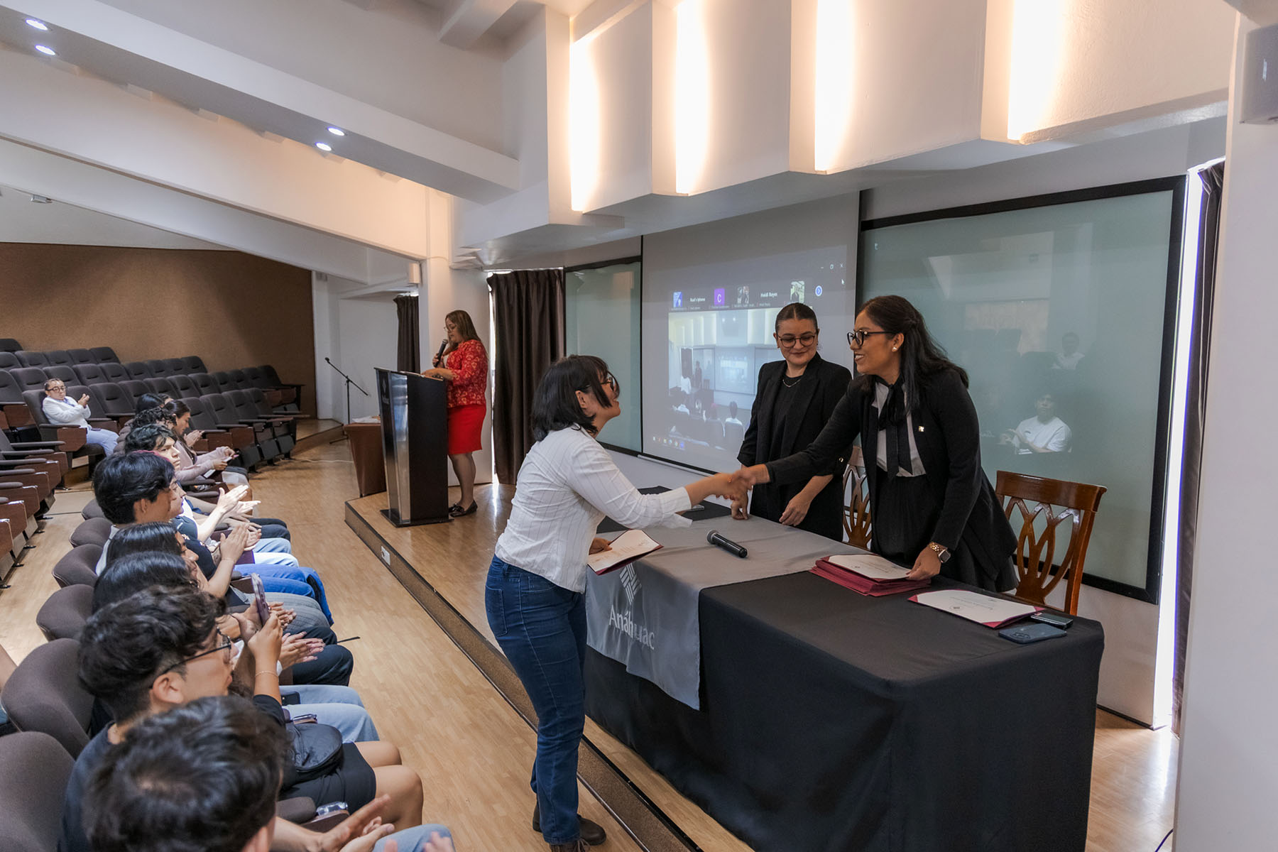 15 / 16 - Reconocimiento al Compromiso de Estudiantes Visitantes del Programa Delfín 2026 15 / 16 - Reconocimiento al Compromiso de Estudiantes Visitantes del Programa Delfín 2026