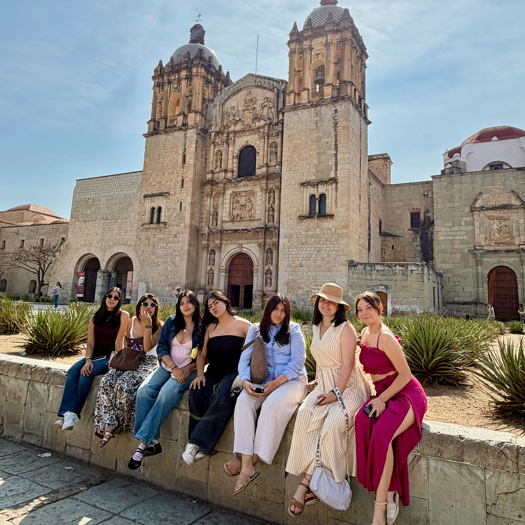 1 / 19 - Viaje de Arquitectura para conocer el Legado Prehispánico y Colonial de Oaxaca 1 / 19 - Viaje de Arquitectura para conocer el Legado Prehispánico y Colonial de Oaxaca