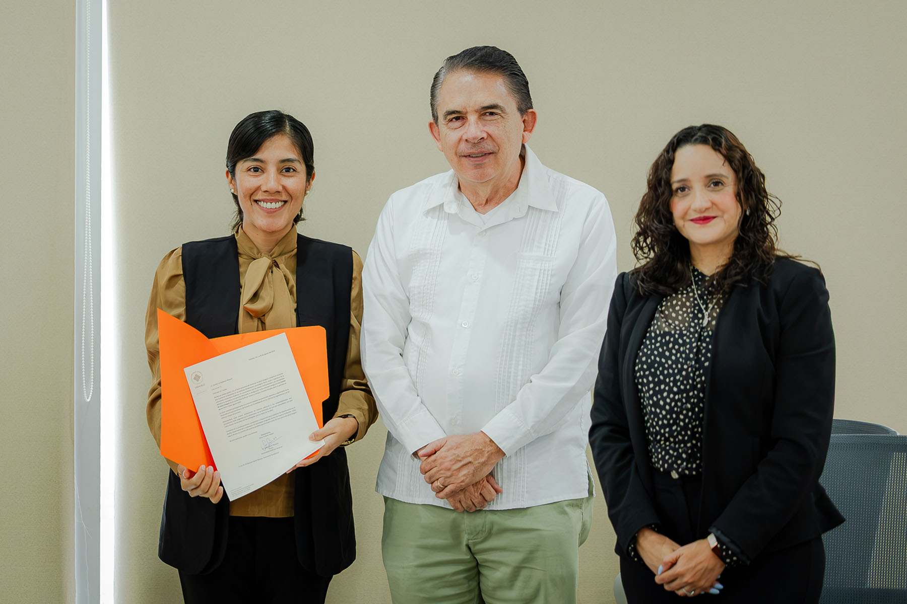 2 / 5 - Comité del Modelo de Salud Integral: Entrega de Nombramientos 2 / 5 - Comité del Modelo de Salud Integral: Entrega de Nombramientos