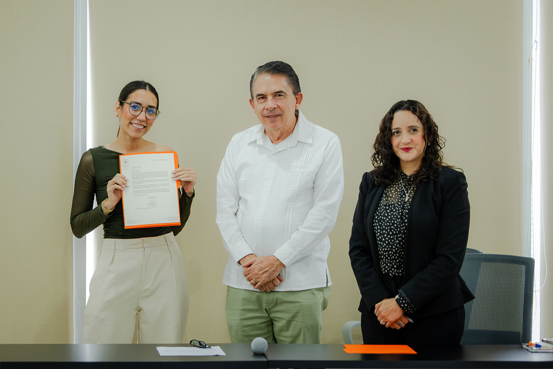 4 / 5 - Comité del Modelo de Salud Integral: Entrega de Nombramientos 4 / 5 - Comité del Modelo de Salud Integral: Entrega de Nombramientos