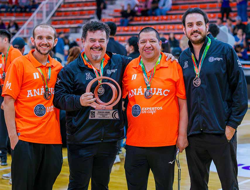 Daniel González Combina dos Pasiones: el Arbitraje y la Formación de Nuevos Talentos