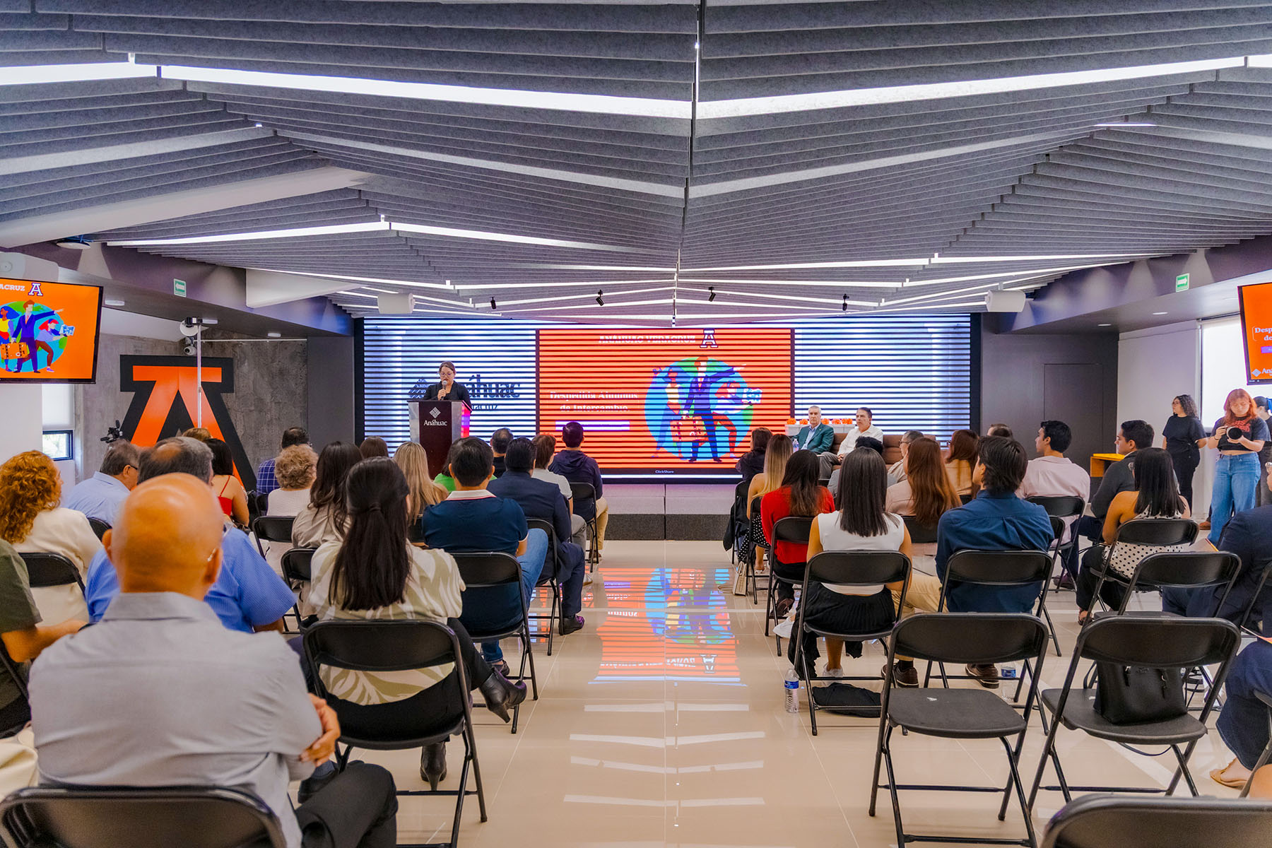 1 / 34 - Estudiantes de Intercambio Rumbo a una Nueva Experiencia Internacional en 2026 1 / 34 - Estudiantes de Intercambio Rumbo a una Nueva Experiencia Internacional en 2026