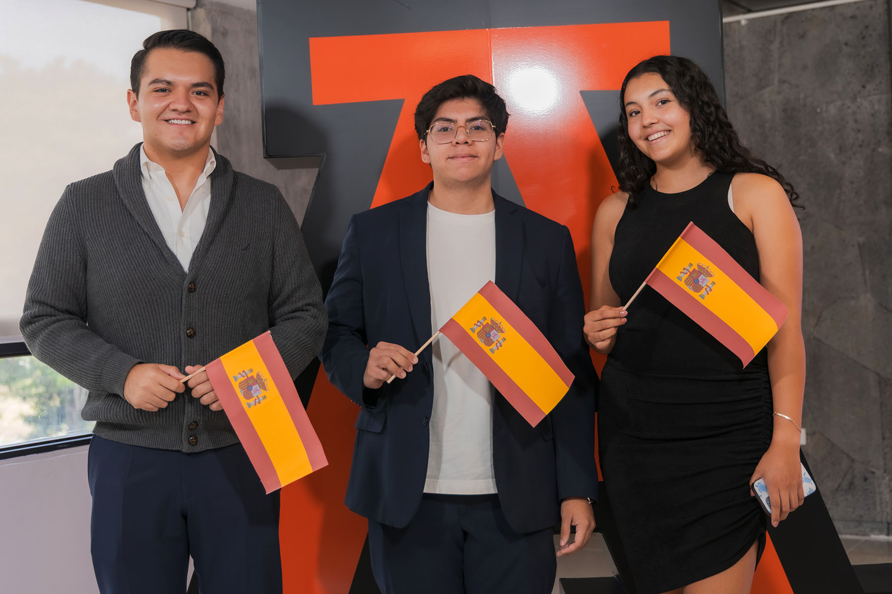 27 / 34 - Estudiantes de Intercambio Rumbo a una Nueva Experiencia Internacional en 2026 27 / 34 - Estudiantes de Intercambio Rumbo a una Nueva Experiencia Internacional en 2026