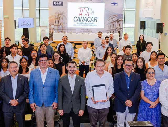 Firma de Convenio con la Cámara Nacional de Autotransporte de Carga