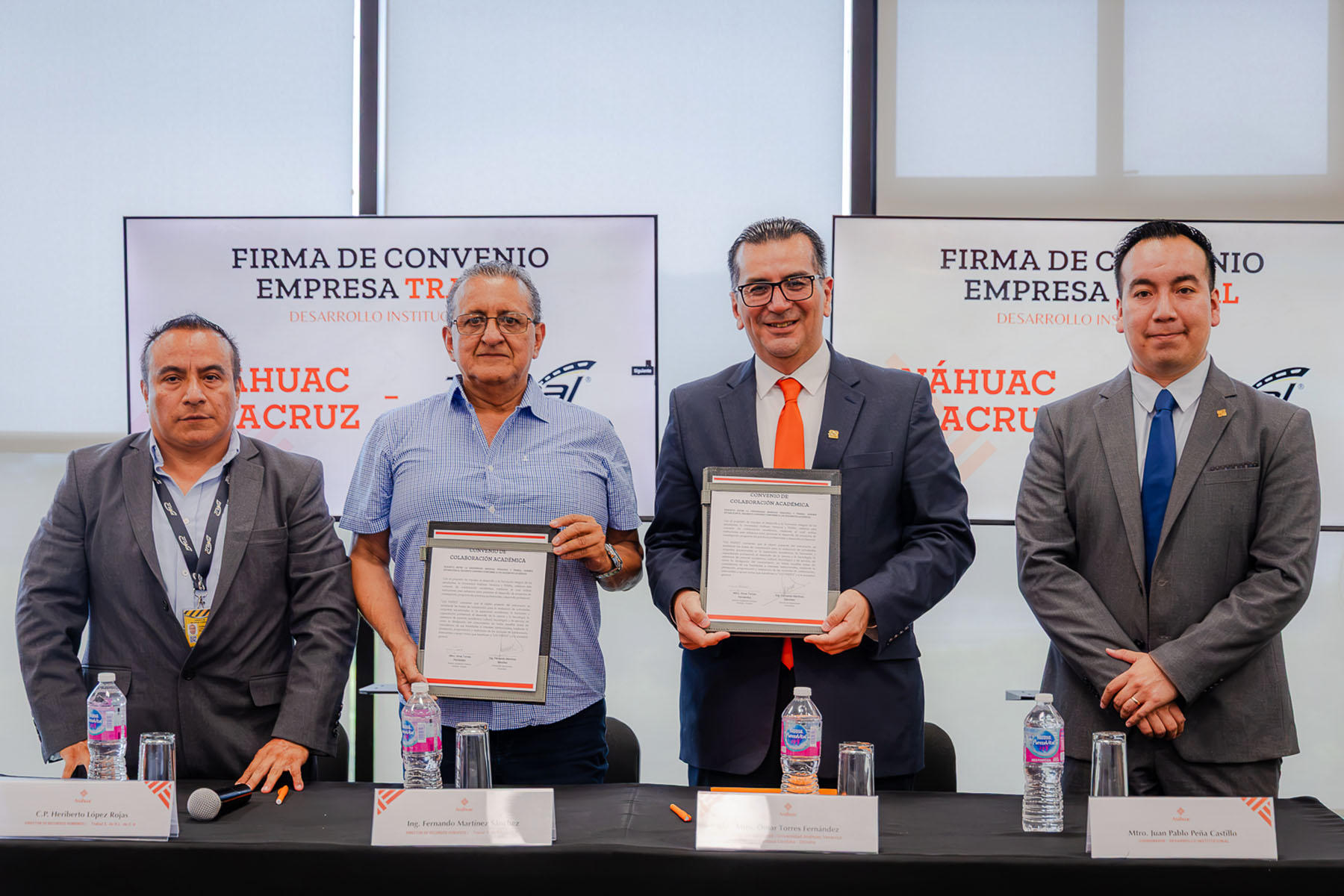 2 / 5 - Firma de Convenio de Colaboración con TRABAL 2 / 5 - Firma de Convenio de Colaboración con TRABAL