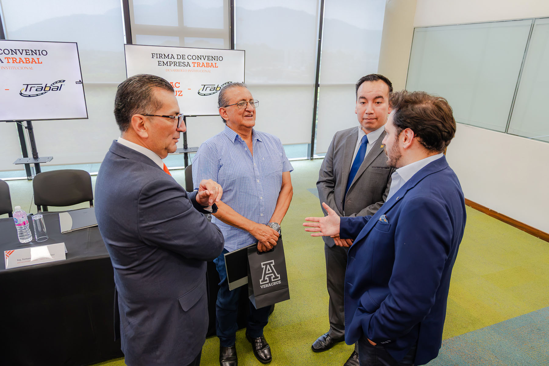 5 / 5 - Firma de Convenio de Colaboración con TRABAL 5 / 5 - Firma de Convenio de Colaboración con TRABAL