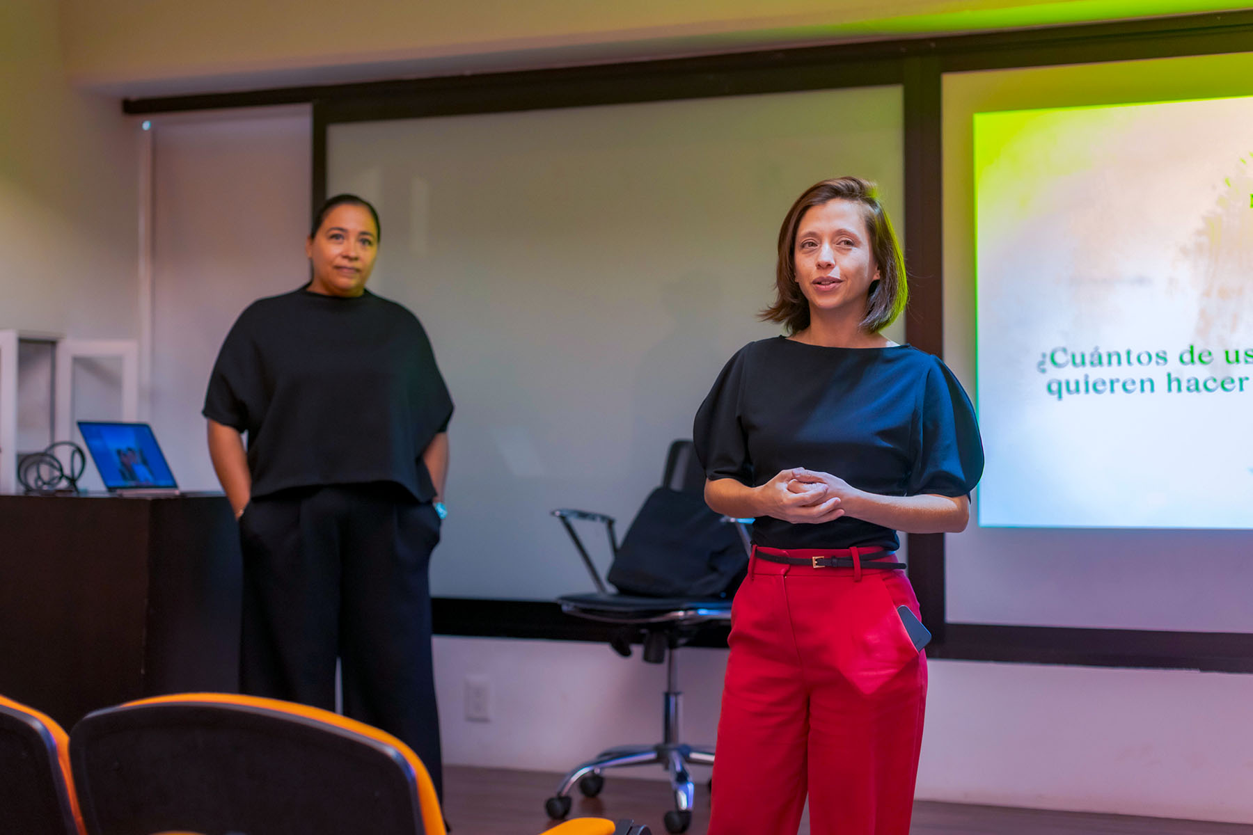 1 / 11 - Marcia Rodríguez Comparte con Estudiantes su Experiencia como Diseñadora y Empresaria 1 / 11 - Marcia Rodríguez Comparte con Estudiantes su Experiencia como Diseñadora y Empresaria