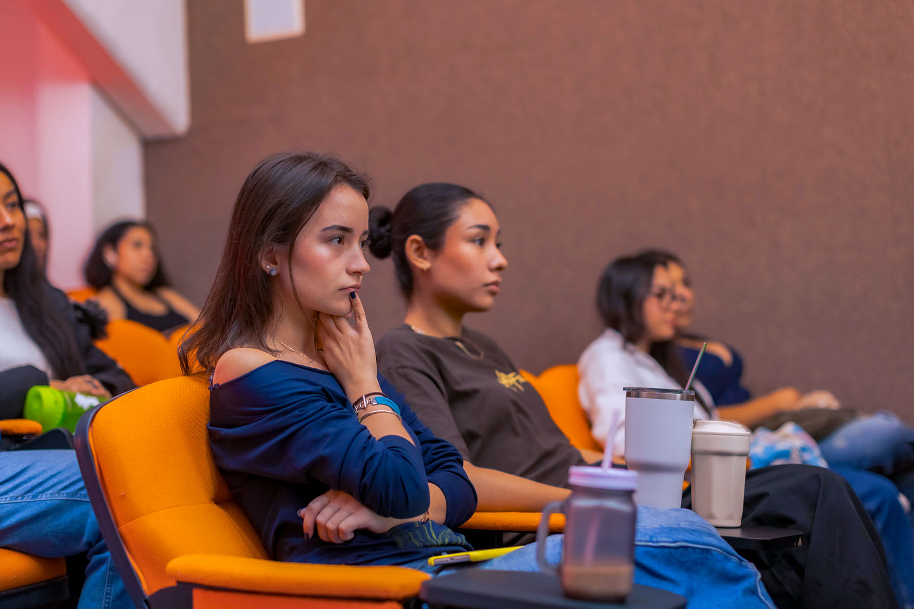 3 / 11 - Marcia Rodríguez Comparte con Estudiantes su Experiencia como Diseñadora y Empresaria 3 / 11 - Marcia Rodríguez Comparte con Estudiantes su Experiencia como Diseñadora y Empresaria
