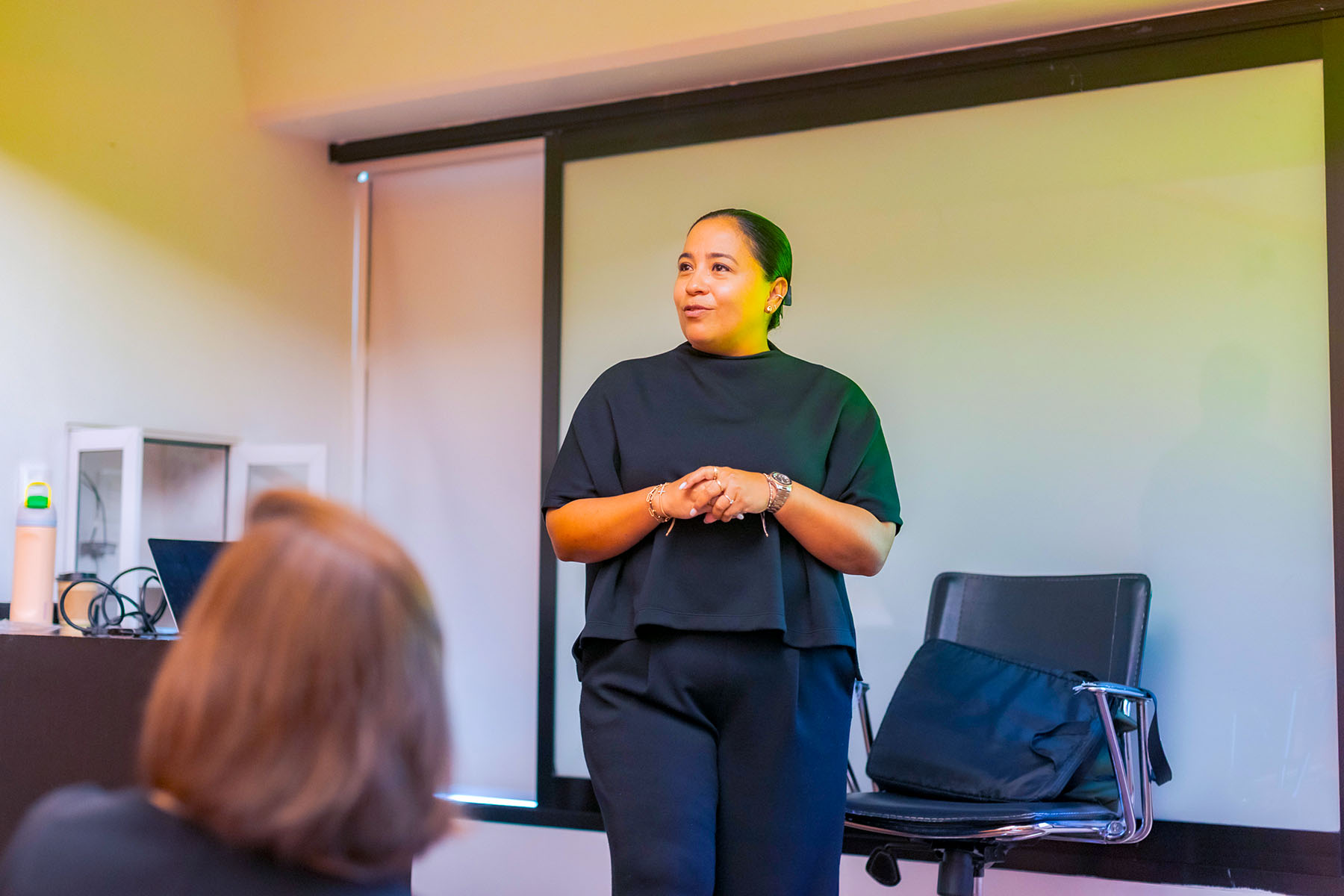 9 / 11 - Marcia Rodríguez Comparte con Estudiantes su Experiencia como Diseñadora y Empresaria 9 / 11 - Marcia Rodríguez Comparte con Estudiantes su Experiencia como Diseñadora y Empresaria