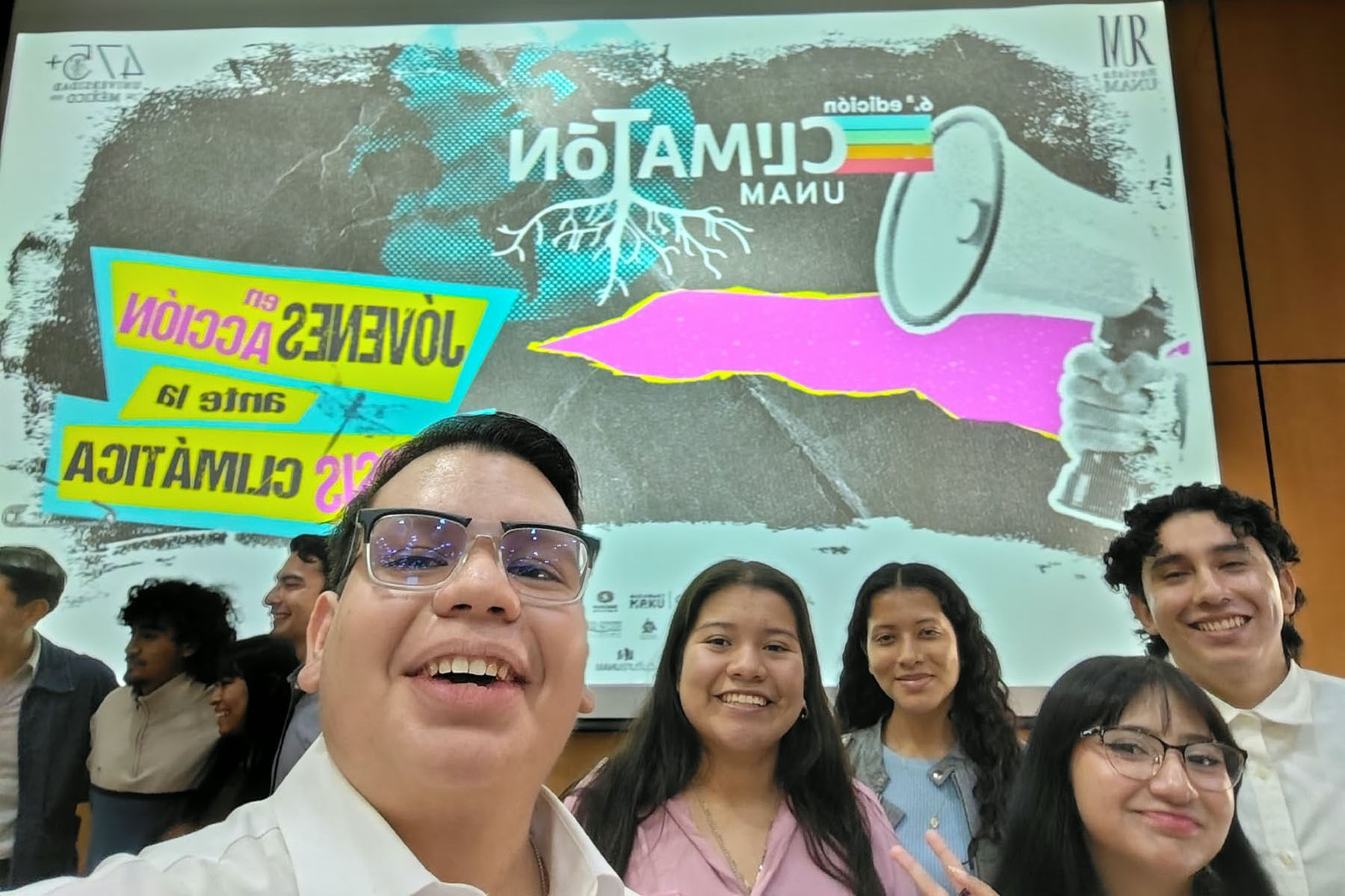 1 / 6 - Alumnos de Ingeniería Obtienen Mención Honorífica en la UNAM 1 / 6 - Alumnos de Ingeniería Obtienen Mención Honorífica en la UNAM