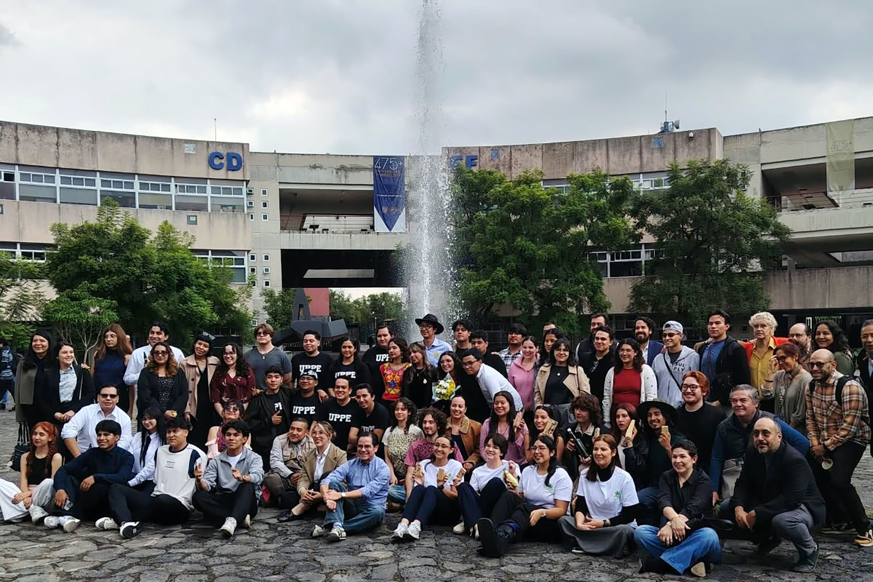 2 / 6 - Alumnos de Ingeniería Obtienen Mención Honorífica en la UNAM 2 / 6 - Alumnos de Ingeniería Obtienen Mención Honorífica en la UNAM