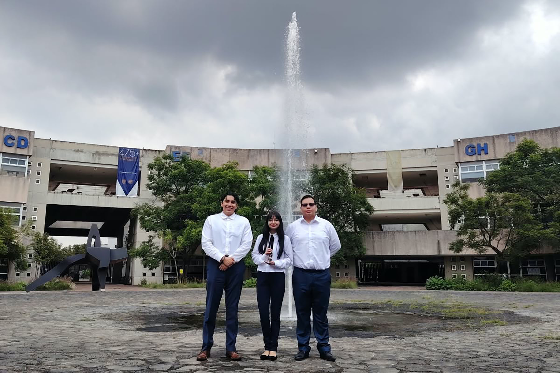 4 / 6 - Alumnos de Ingeniería Obtienen Mención Honorífica en la UNAM 4 / 6 - Alumnos de Ingeniería Obtienen Mención Honorífica en la UNAM