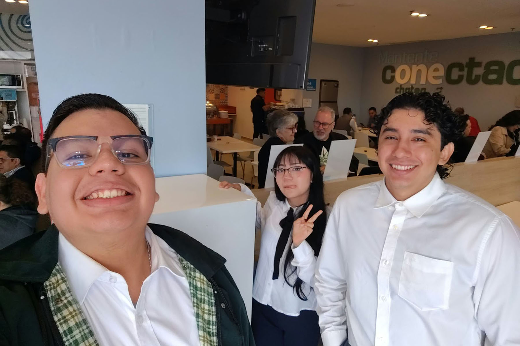 6 / 6 - Alumnos de Ingeniería Obtienen Mención Honorífica en la UNAM 6 / 6 - Alumnos de Ingeniería Obtienen Mención Honorífica en la UNAM