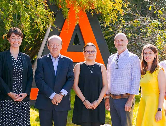 Fortaleciendo la Colaboración con Investigadores del UNMC
