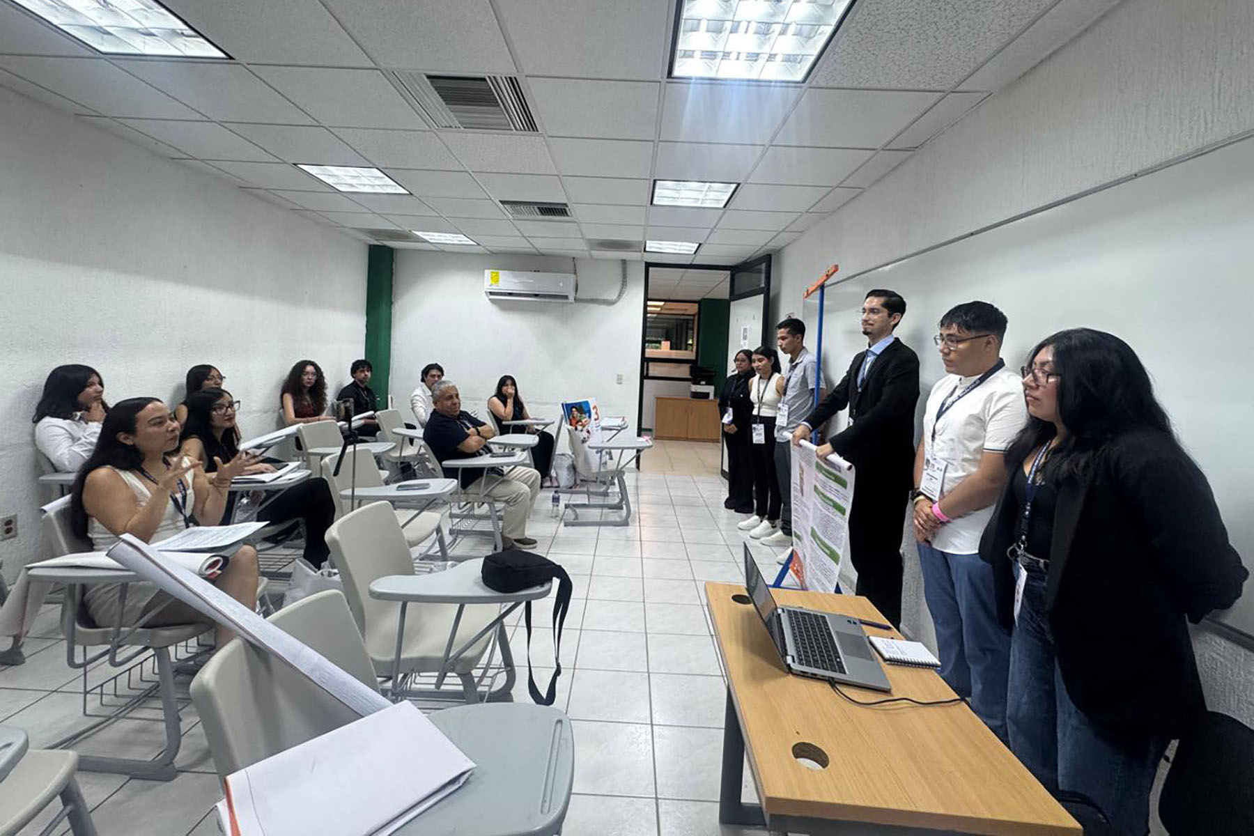 3 / 5 - Anáhuac Veracruz Fortalece su Vinculación Científica a través del Programa Delfín 3 / 5 - Anáhuac Veracruz Fortalece su Vinculación Científica a través del Programa Delfín