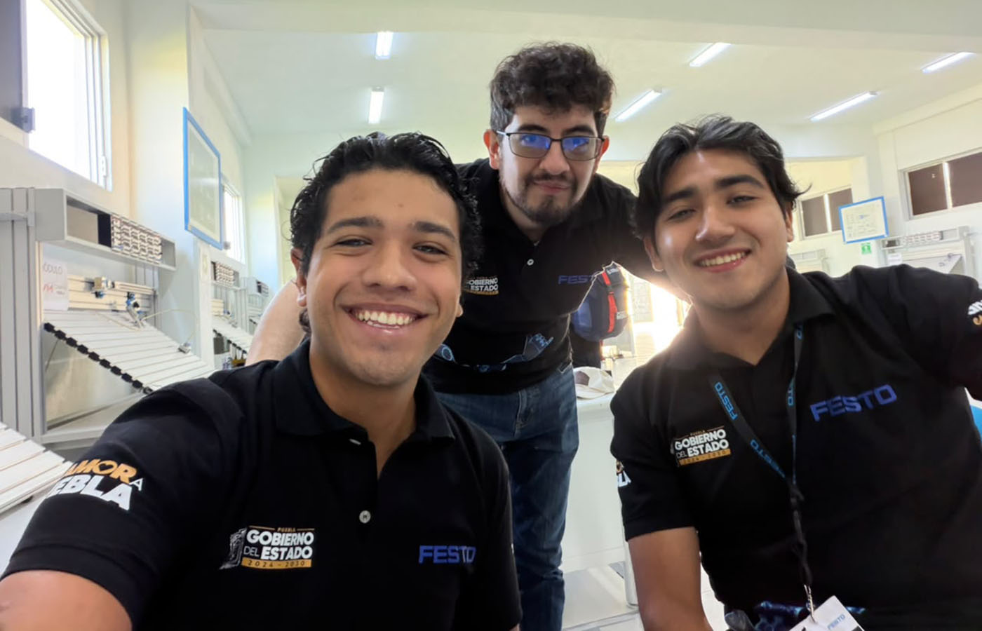 3 / 9 - Estudiantes de Mecatrónica Participan en Competencia de Automatización Industrial 3 / 9 - Estudiantes de Mecatrónica Participan en Competencia de Automatización Industrial