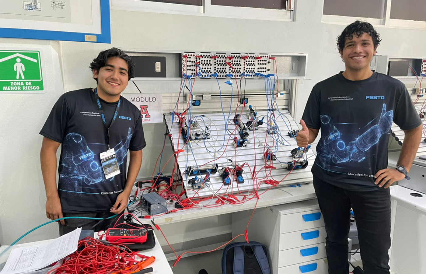 6 / 9 - Estudiantes de Mecatrónica Participan en Competencia de Automatización Industrial 6 / 9 - Estudiantes de Mecatrónica Participan en Competencia de Automatización Industrial