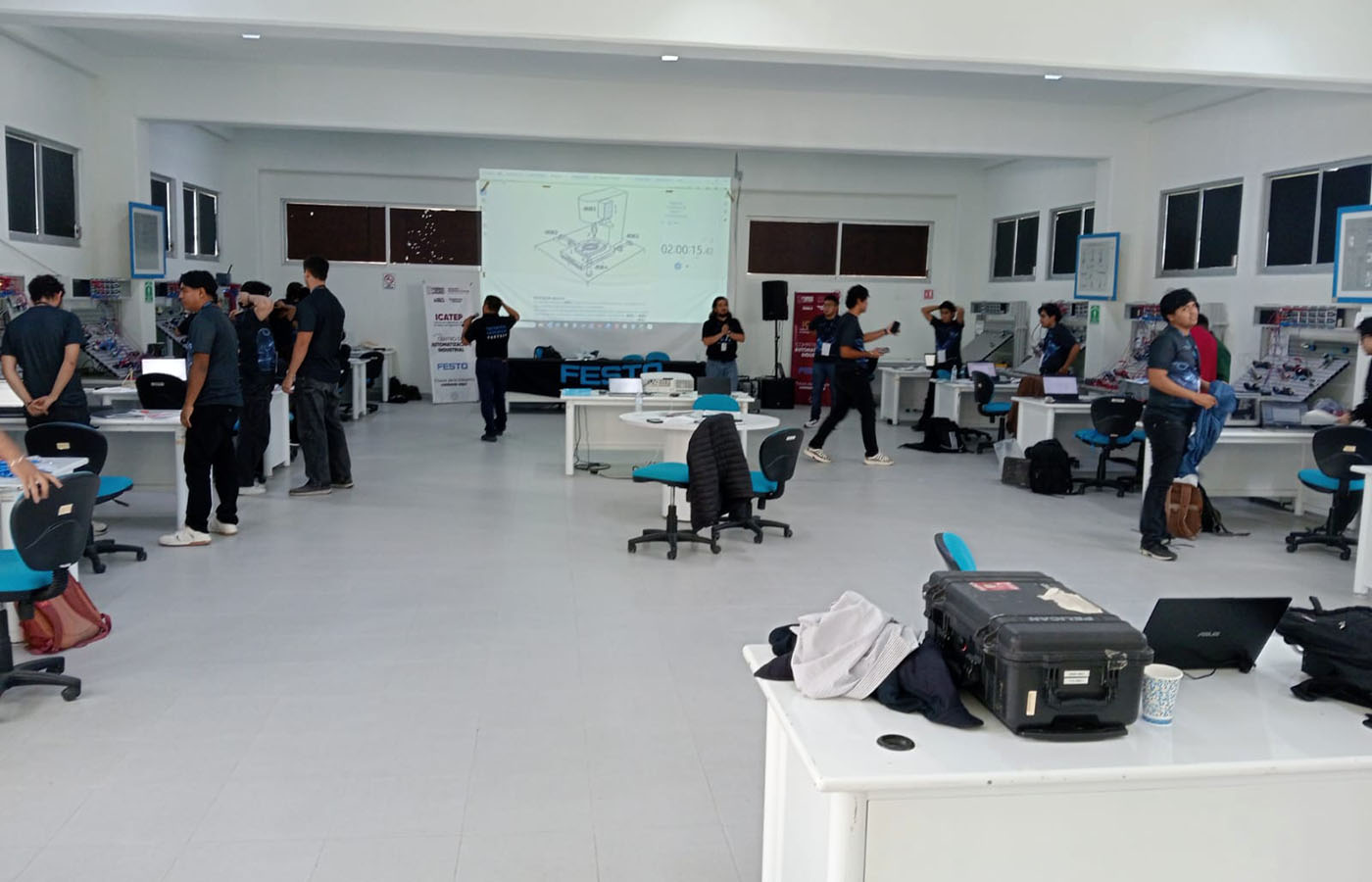 9 / 9 - Estudiantes de Mecatrónica Participan en Competencia de Automatización Industrial 9 / 9 - Estudiantes de Mecatrónica Participan en Competencia de Automatización Industrial