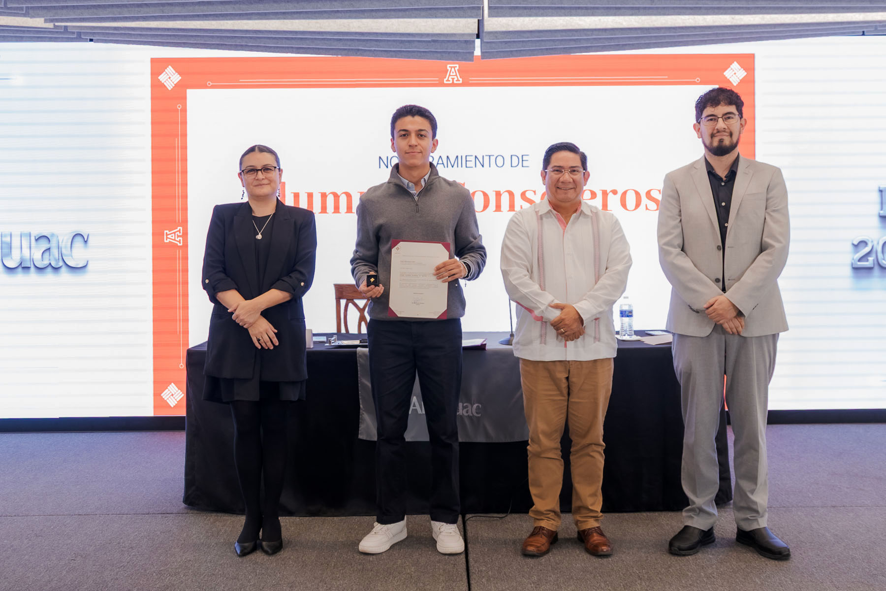 14 / 29 - Nombramiento de los Alumnos Consejeros Consultivos Académicos para 2026-2027 14 / 29 - Nombramiento de los Alumnos Consejeros Consultivos Académicos para 2026-2027