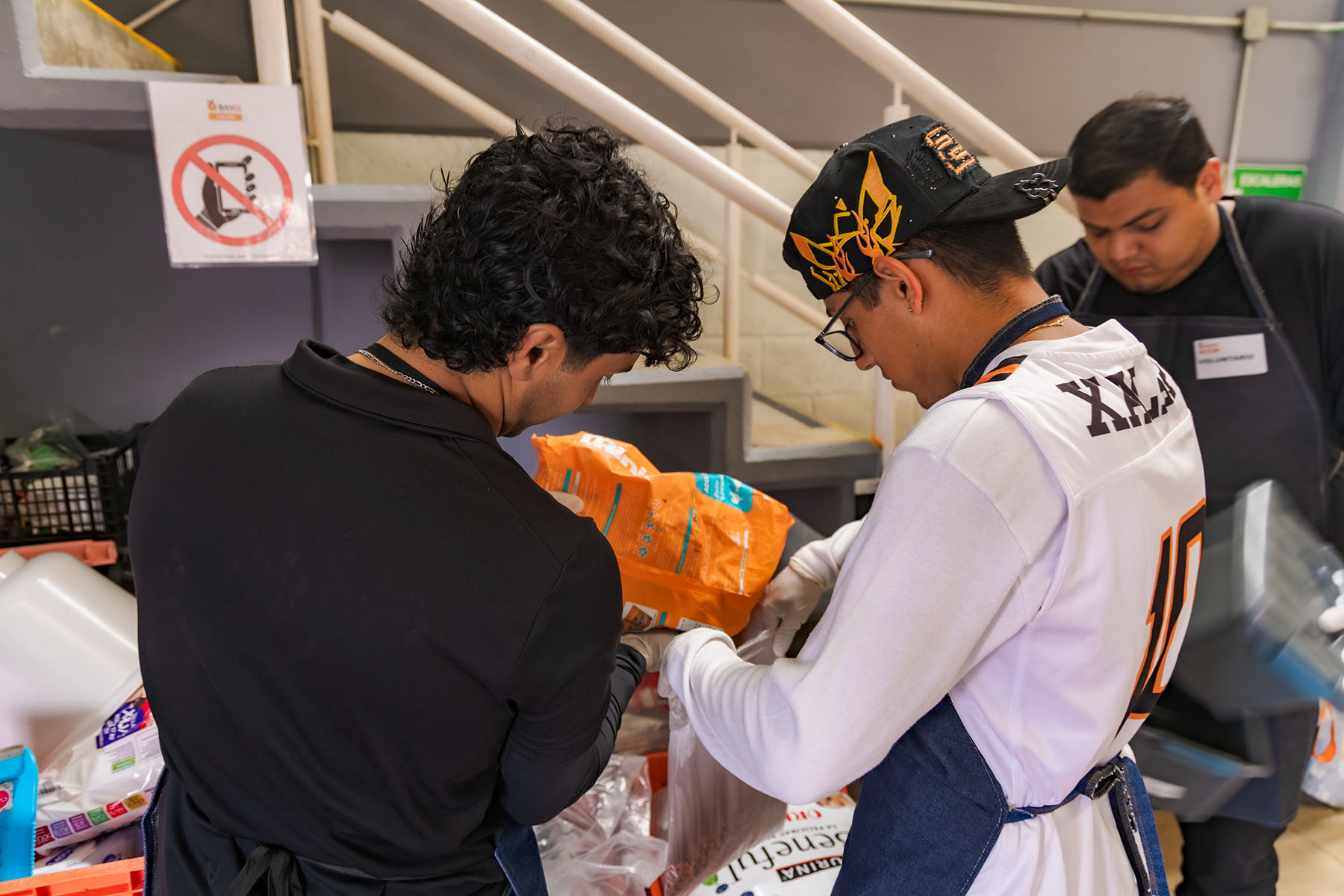 4 / 12 - Leones de Tocho Bandera Llevan su Espíritu de Equipo al Banco de Alimentos de Xalapa 4 / 12 - Leones de Tocho Bandera Llevan su Espíritu de Equipo al Banco de Alimentos de Xalapa