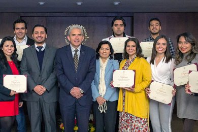 Alumnos de Extensión avanzan en su camino hacia el Master