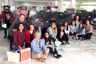 Alumnos de Mercadotecnia y Administración visitaron Honda Xalapa